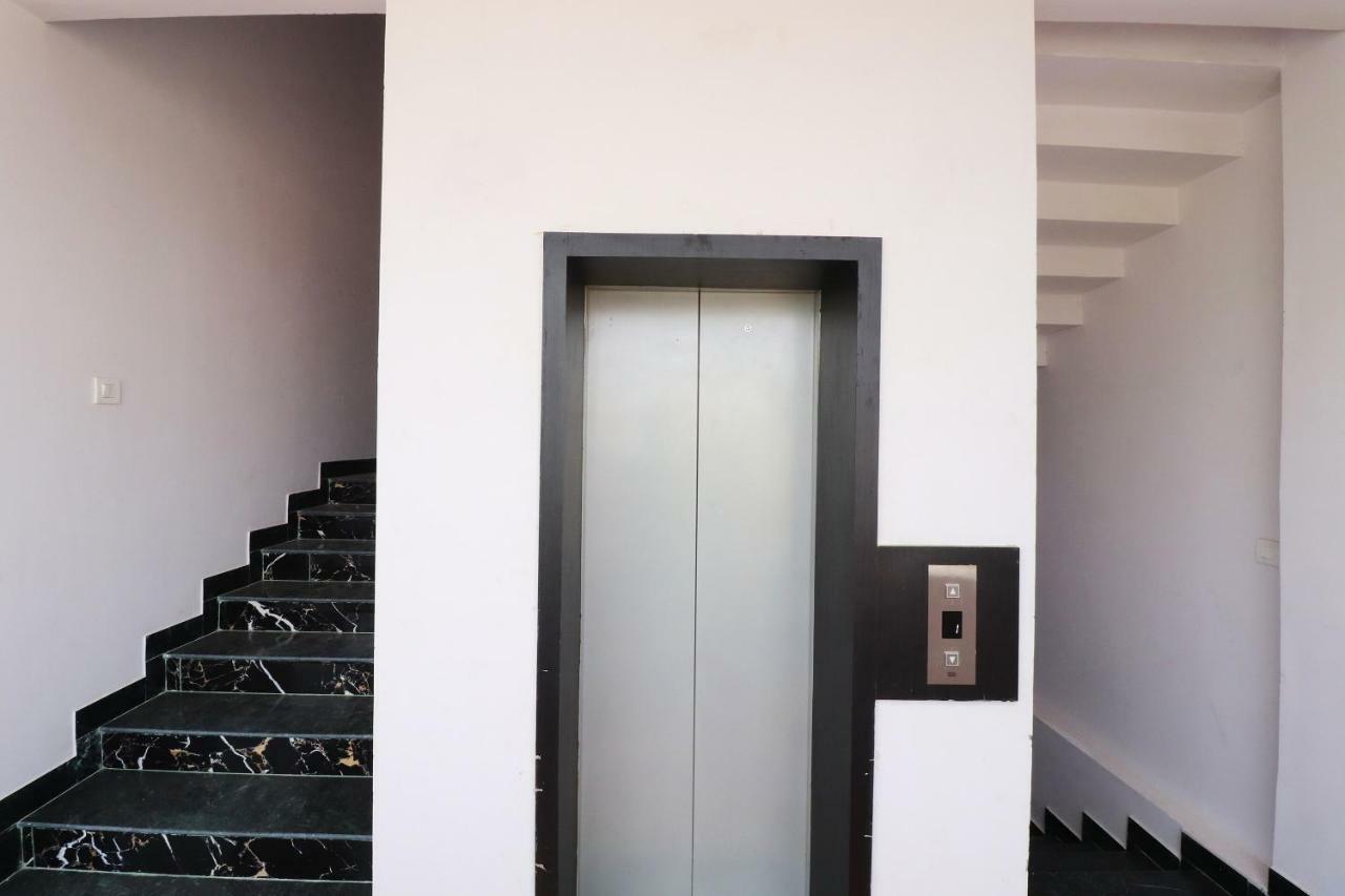 Oyo 39774 Hotel Kanishka Residency Jabalpur Exteriör bild