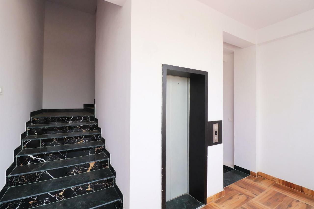 Oyo 39774 Hotel Kanishka Residency Jabalpur Exteriör bild